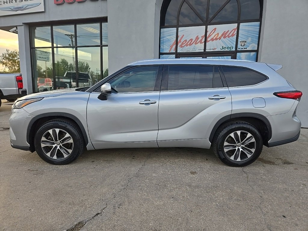 Used 2021 Toyota Highlander XLE image 5