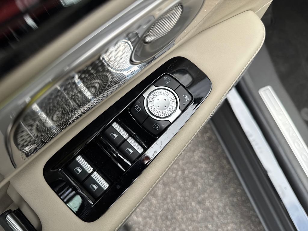 Used 2025 Lincoln Nautilus Reserve image 2