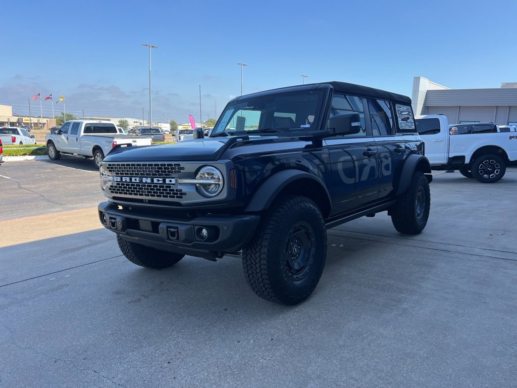 New 2025 Ford Bronco Badlands image 3