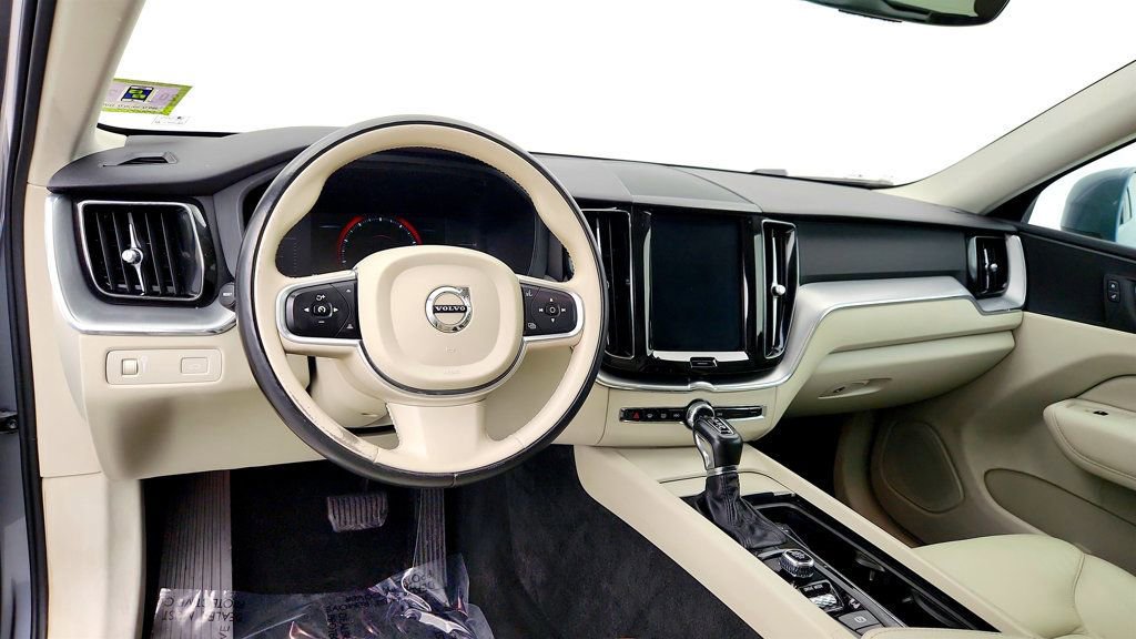 Used 2019 Volvo XC60 T5 Momentum w/ Premium Package AWD/4WD image 13