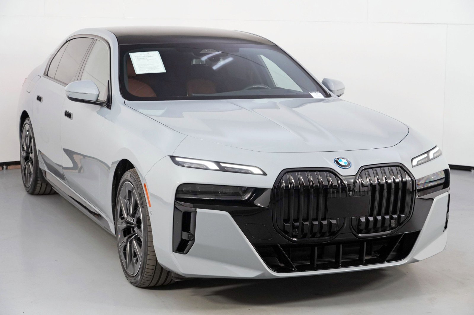 Used 2024 BMW i7 xDrive60 w/ Premium Package image 63