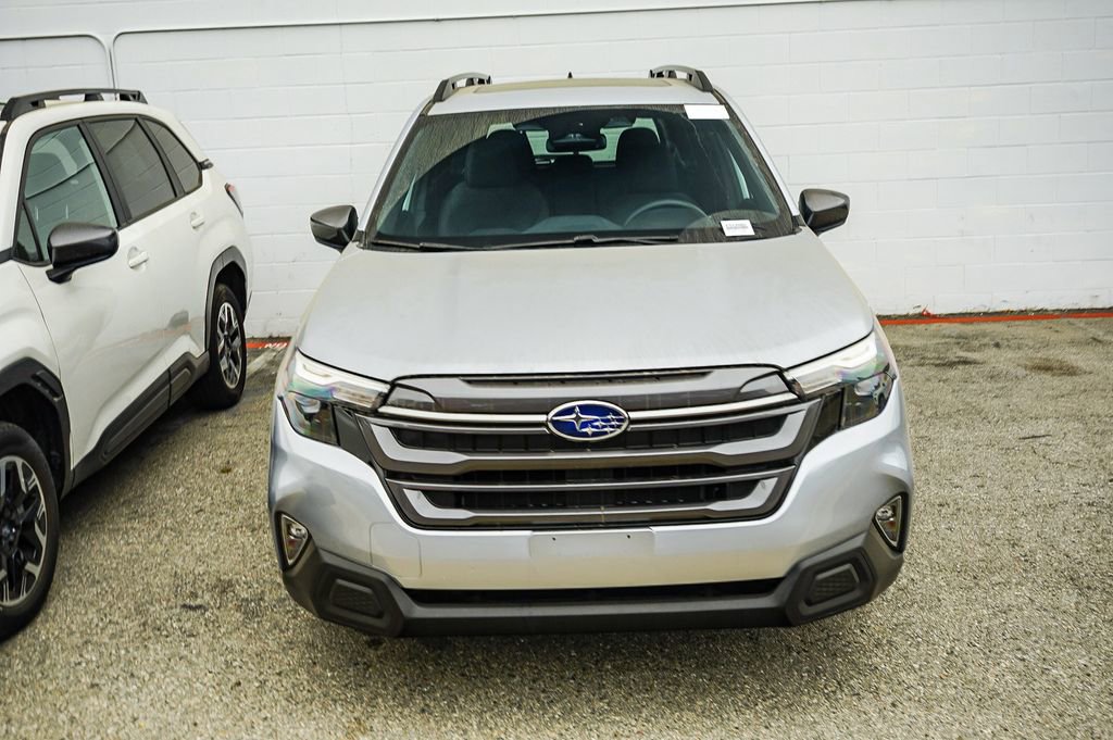 Used 2025 Subaru Forester Premium image 2