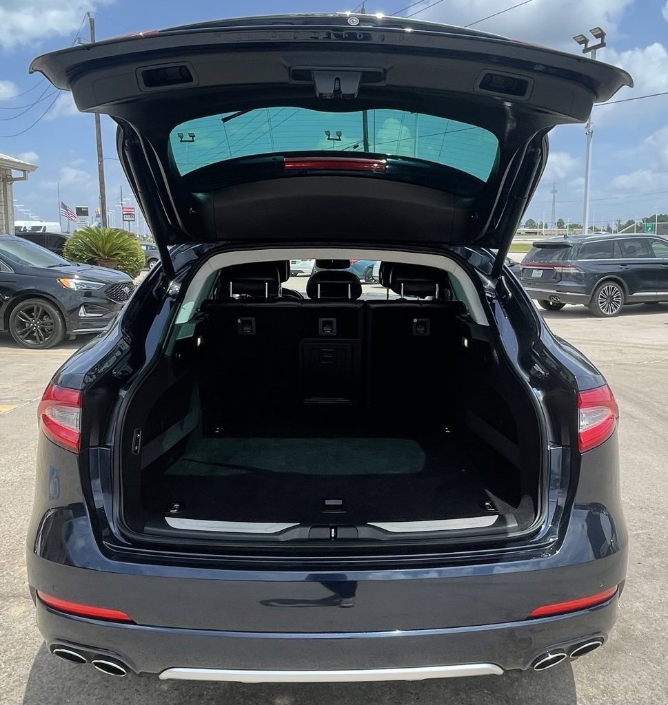 Used 2019 Maserati Levante GranLusso image 12