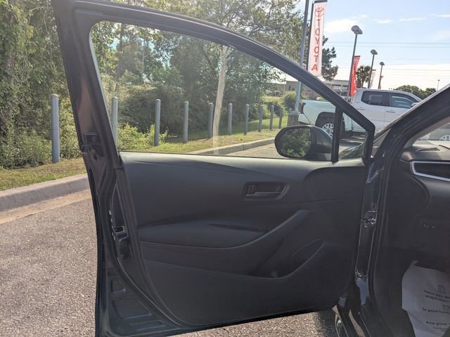 Used 2025 Toyota Corolla LE FWD image 11