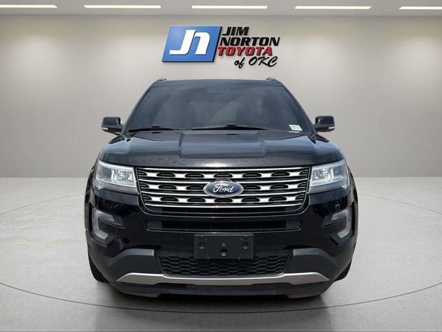 Used 2017 Ford Explorer XLT w/ Equipment Group 202A FWD image 2