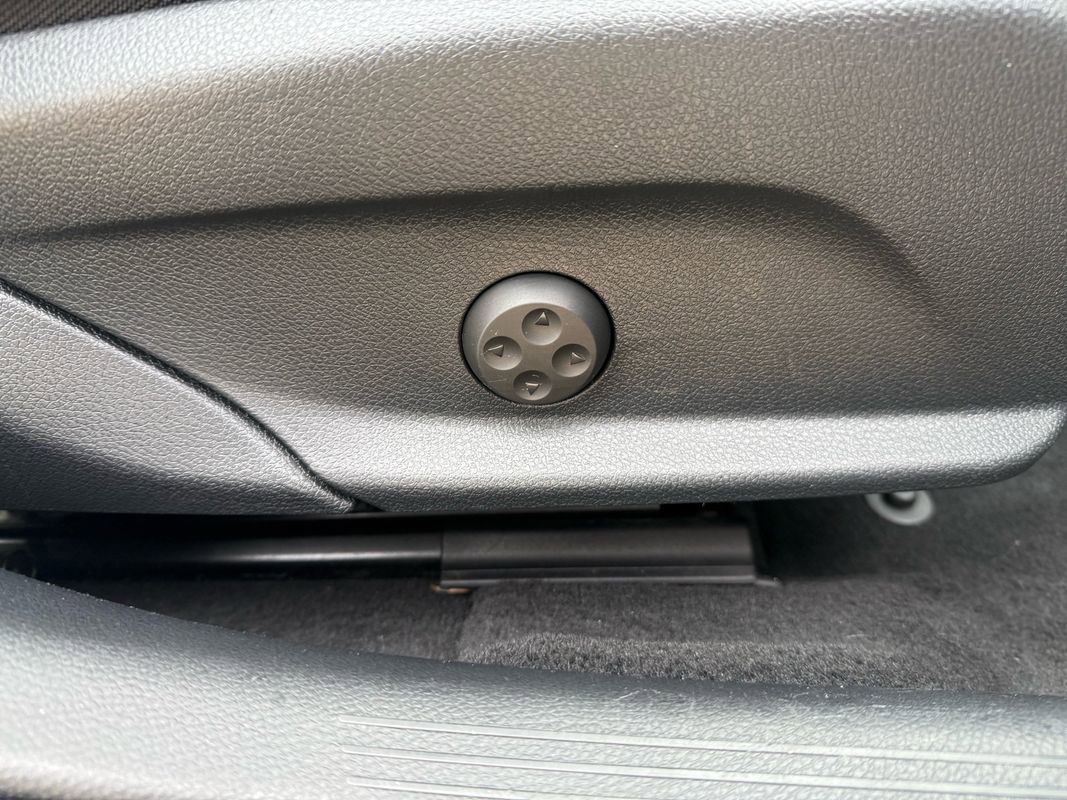 Used 2017 Mercedes-Benz C 300 4MATIC Sedan image 41