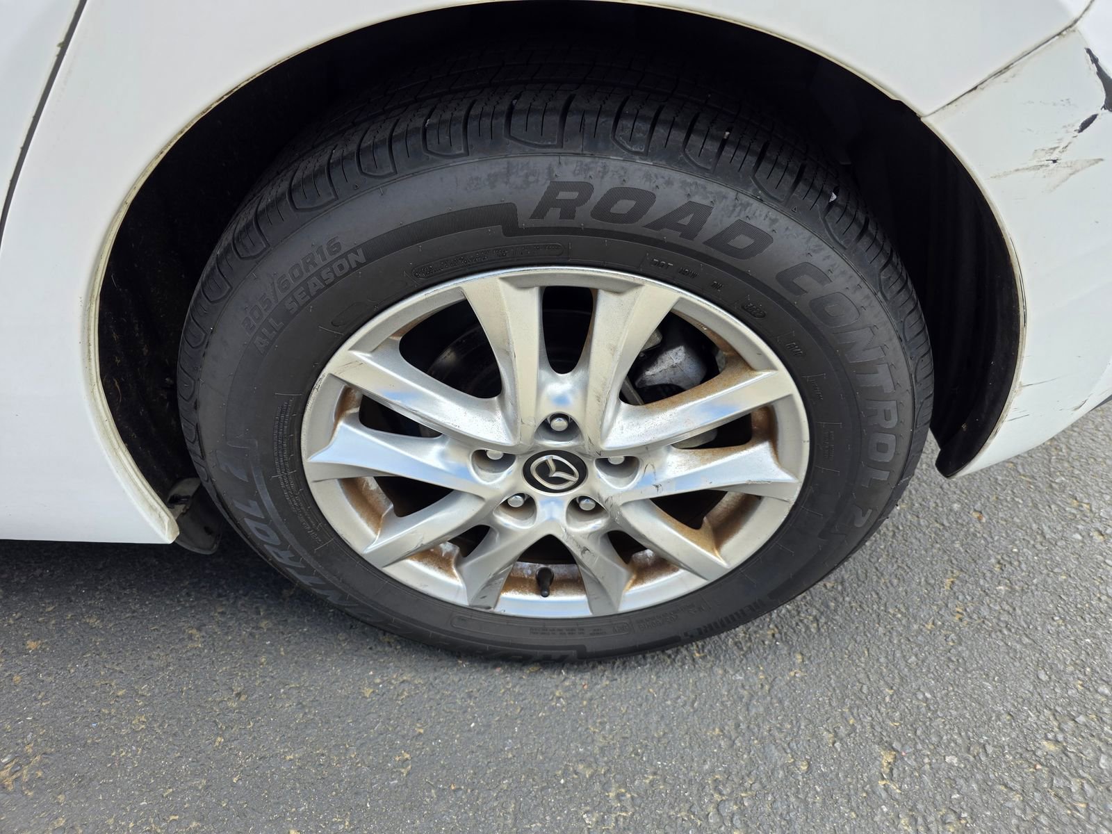 Used 2015 MAZDA MAZDA3 i Touring w/ Technology Package image 9