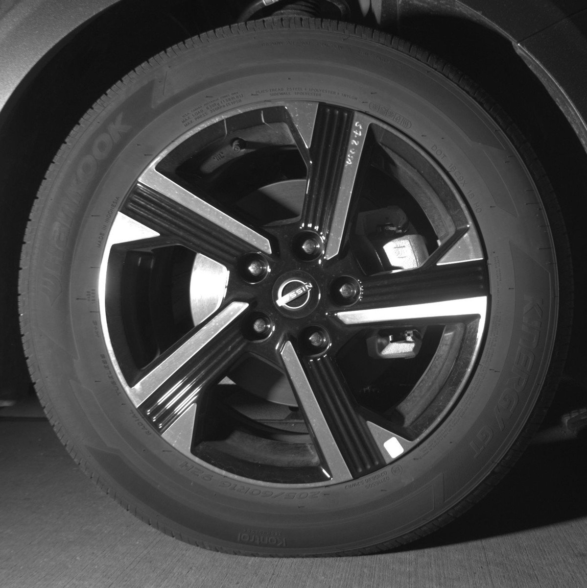 Used 2025 Nissan Sentra SV image 13