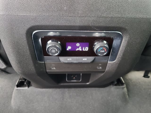 Used 2025 Chevrolet Suburban LS RWD image 16