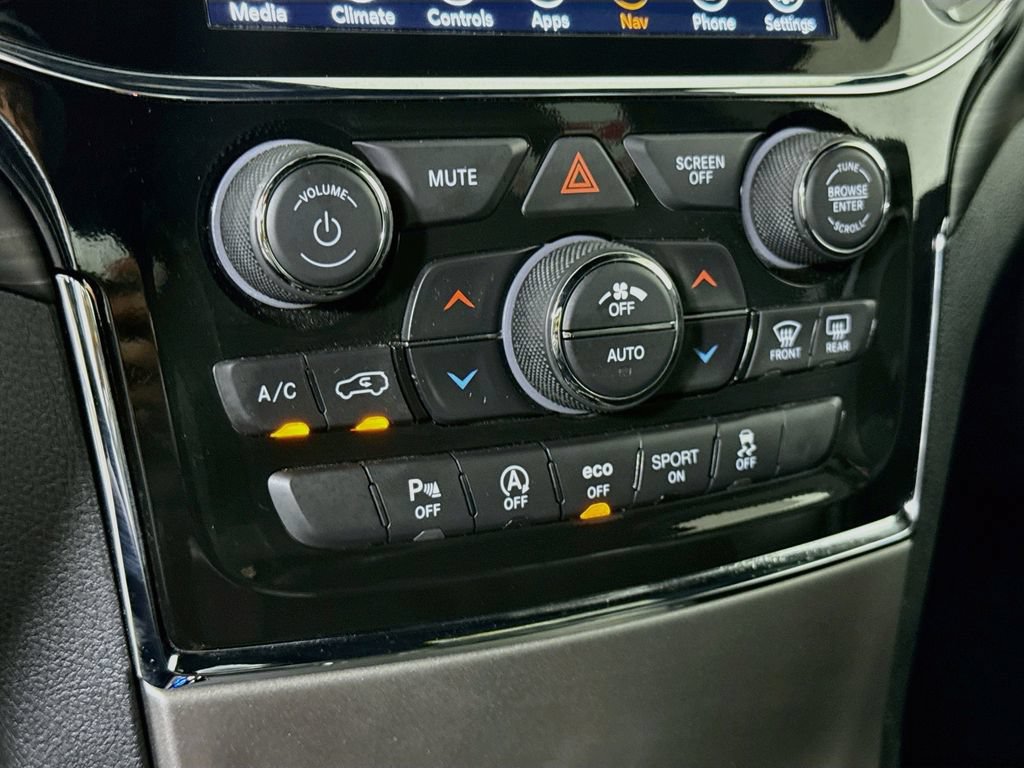 Used 2022 Jeep Grand Cherokee Laredo X AWD/4WD image 10