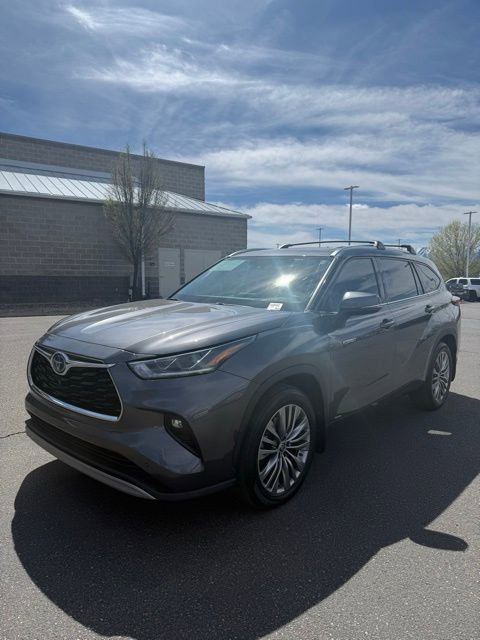 Certified 2021 Toyota Highlander Platinum AWD/4WD image 2