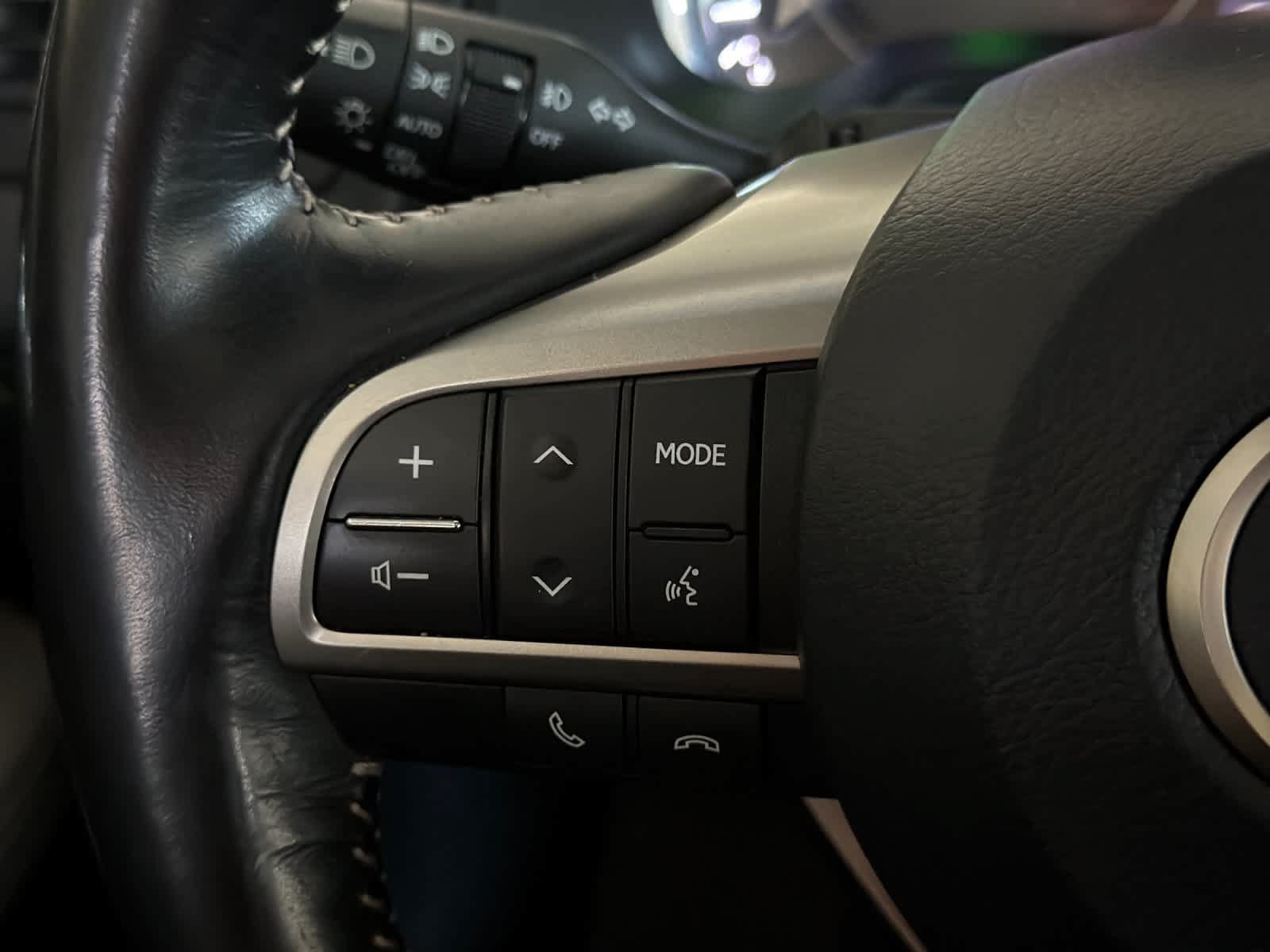 Used 2019 Lexus RX 450hL Premium w/ Premium Package AWD/4WD image 27