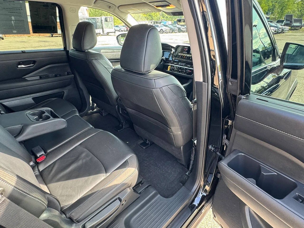 Used 2025 Nissan Pathfinder SL w/ Cargo Package AWD/4WD image 15