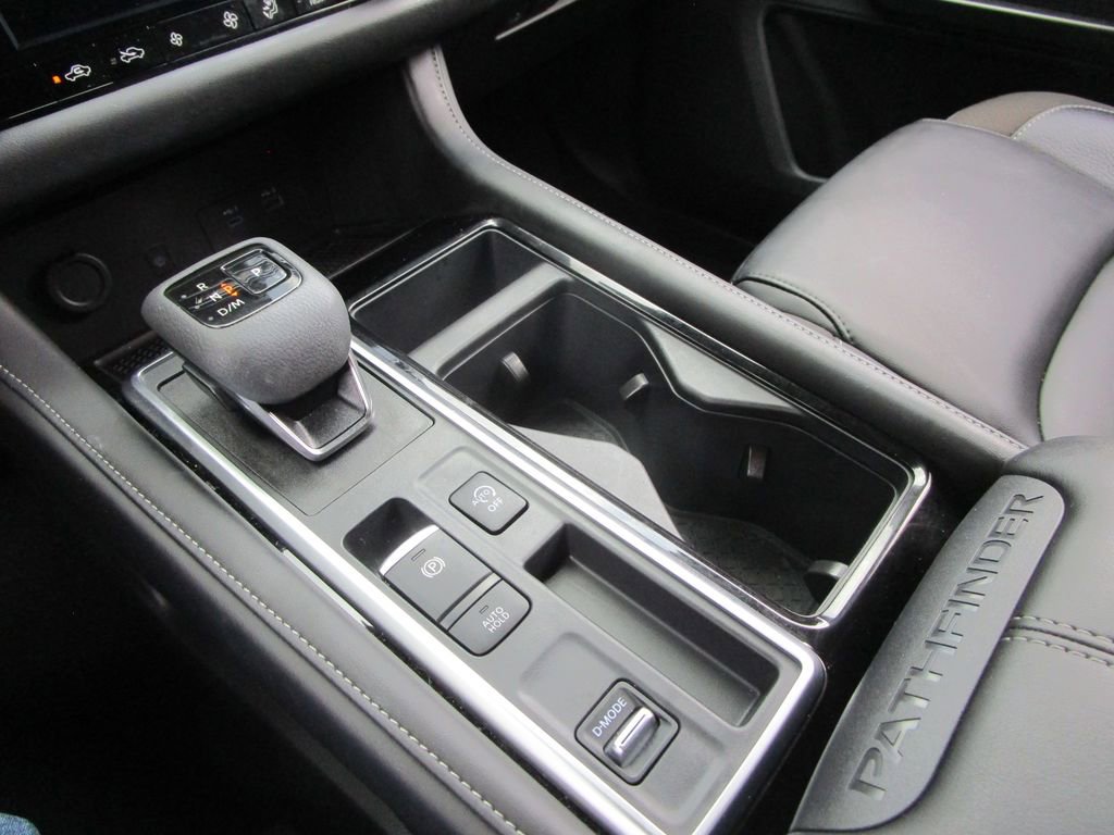Used 2024 Nissan Pathfinder SL image 38