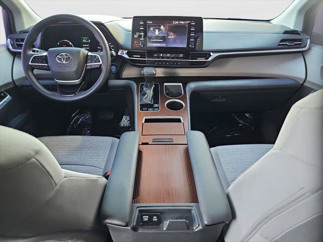 Certified 2021 Toyota Sienna LE FWD image 18