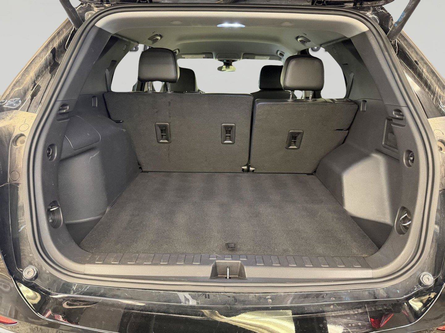 Used 2024 Chevrolet Equinox Premier AWD/4WD image 12