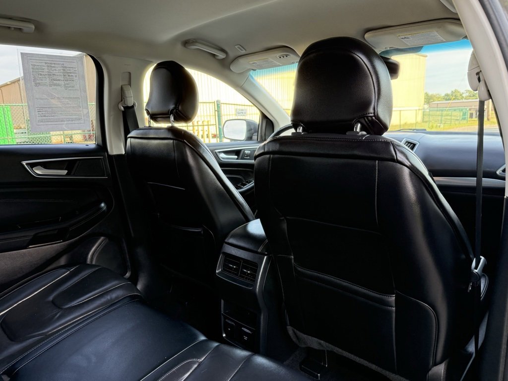 Used 2019 Ford Edge Titanium image 22