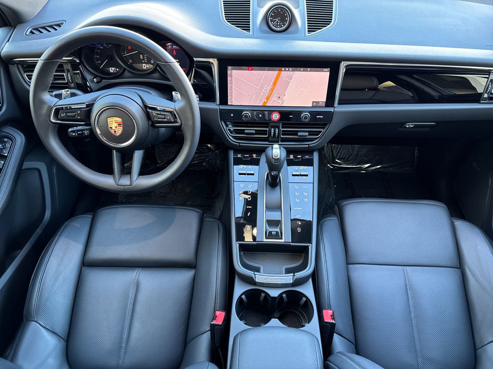 Certified 2025 Porsche Macan image 4