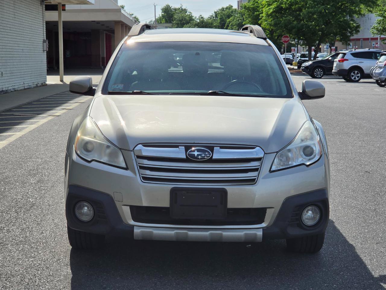 Used 2014 Subaru Outback 2.5i Limited w/ Moonroof Package AWD/4WD image 2