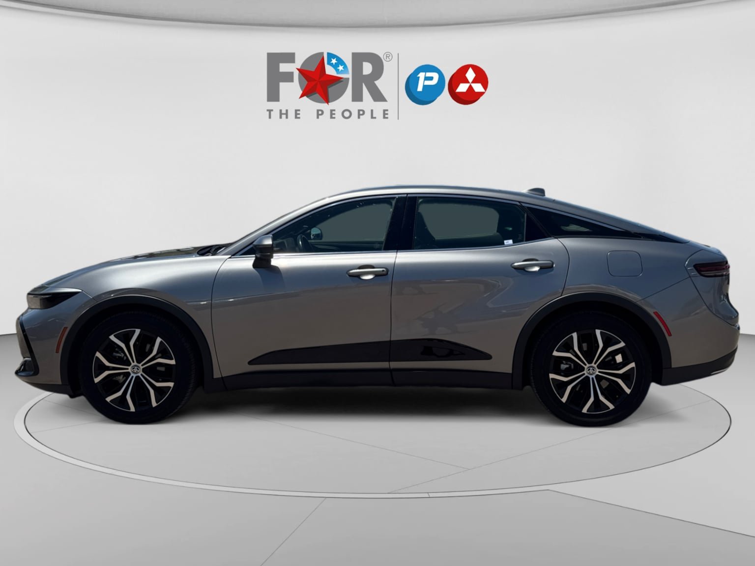 Used 2023 Toyota Crown AWD/4WD image 2