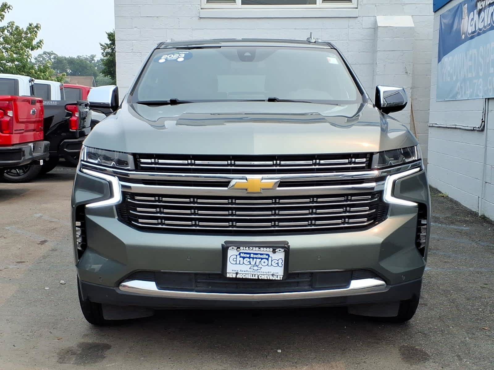 Used 2023 Chevrolet Suburban Premier AWD/4WD image 2
