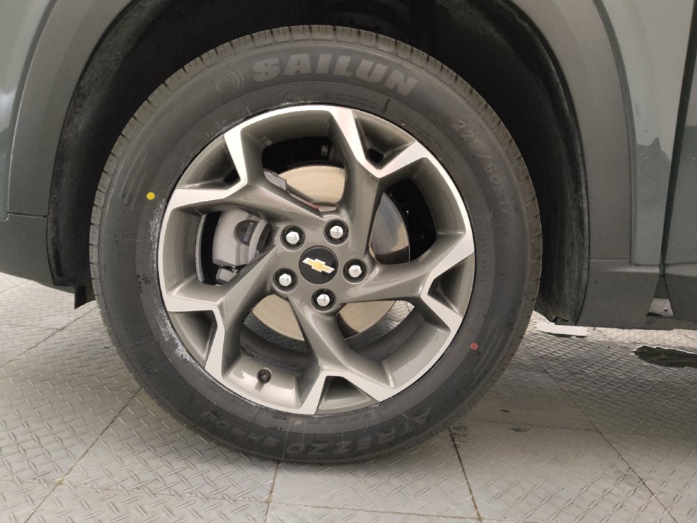 Used 2025 Chevrolet Trax LT w/ Driver Confidence Package FWD image 31