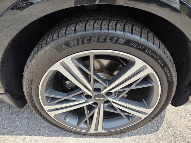 Used 2025 Genesis GV80 3.5T e-SC AWD/4WD image 9