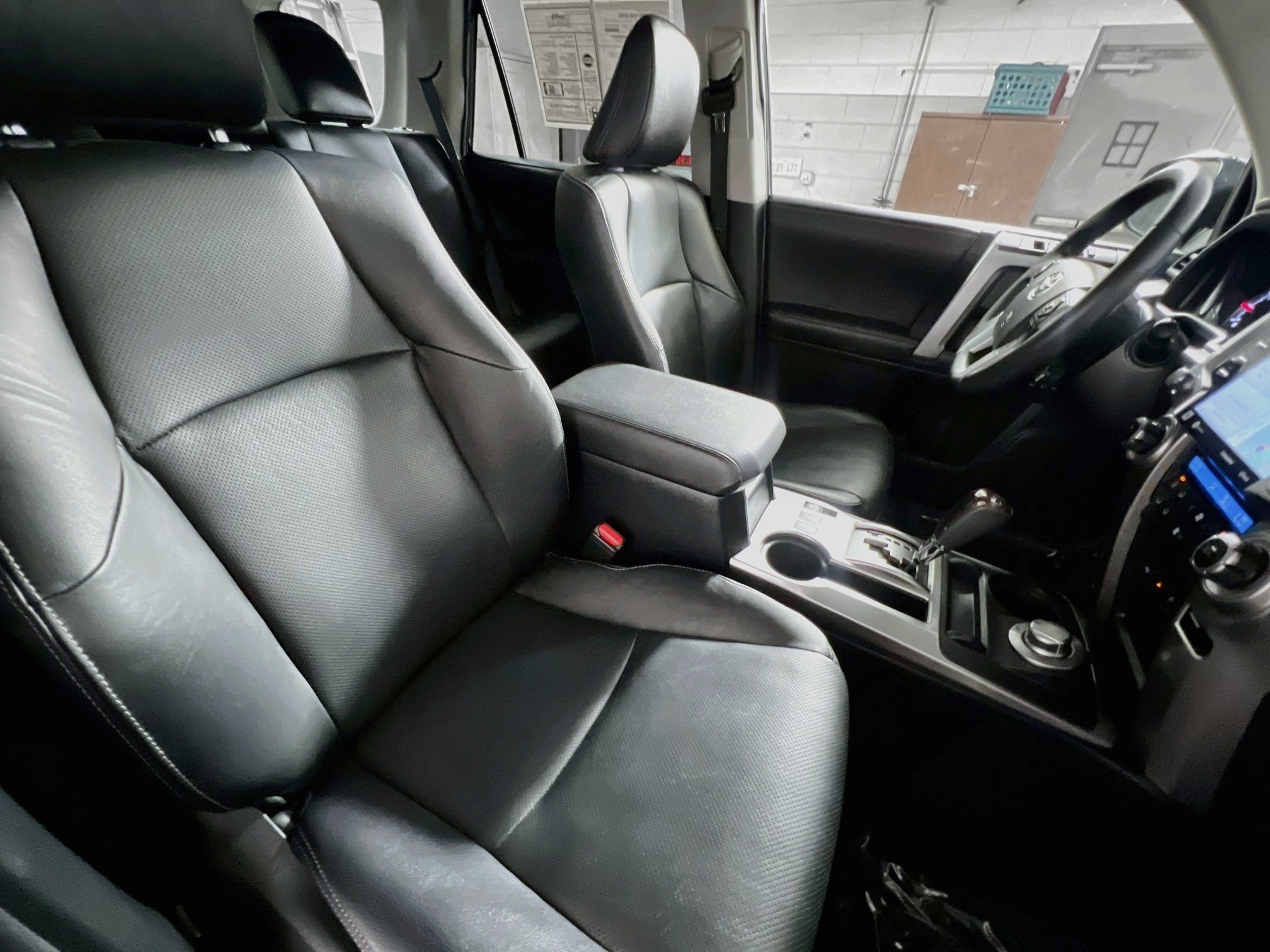 Used 2022 Toyota 4Runner Limited AWD/4WD image 31