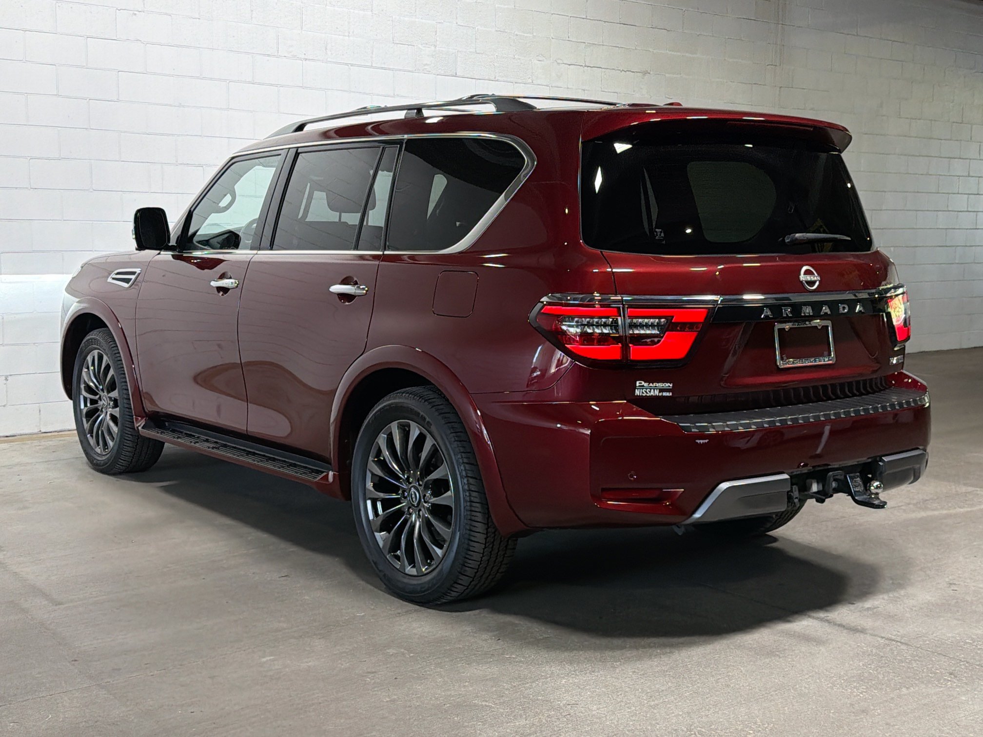 Used 2024 Nissan Armada Platinum w/ Captain's Chairs Package AWD/4WD image 3