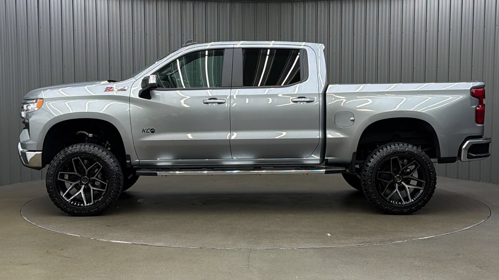 Used 2026 Chevrolet Silverado 1500 LT AWD/4WD image 2