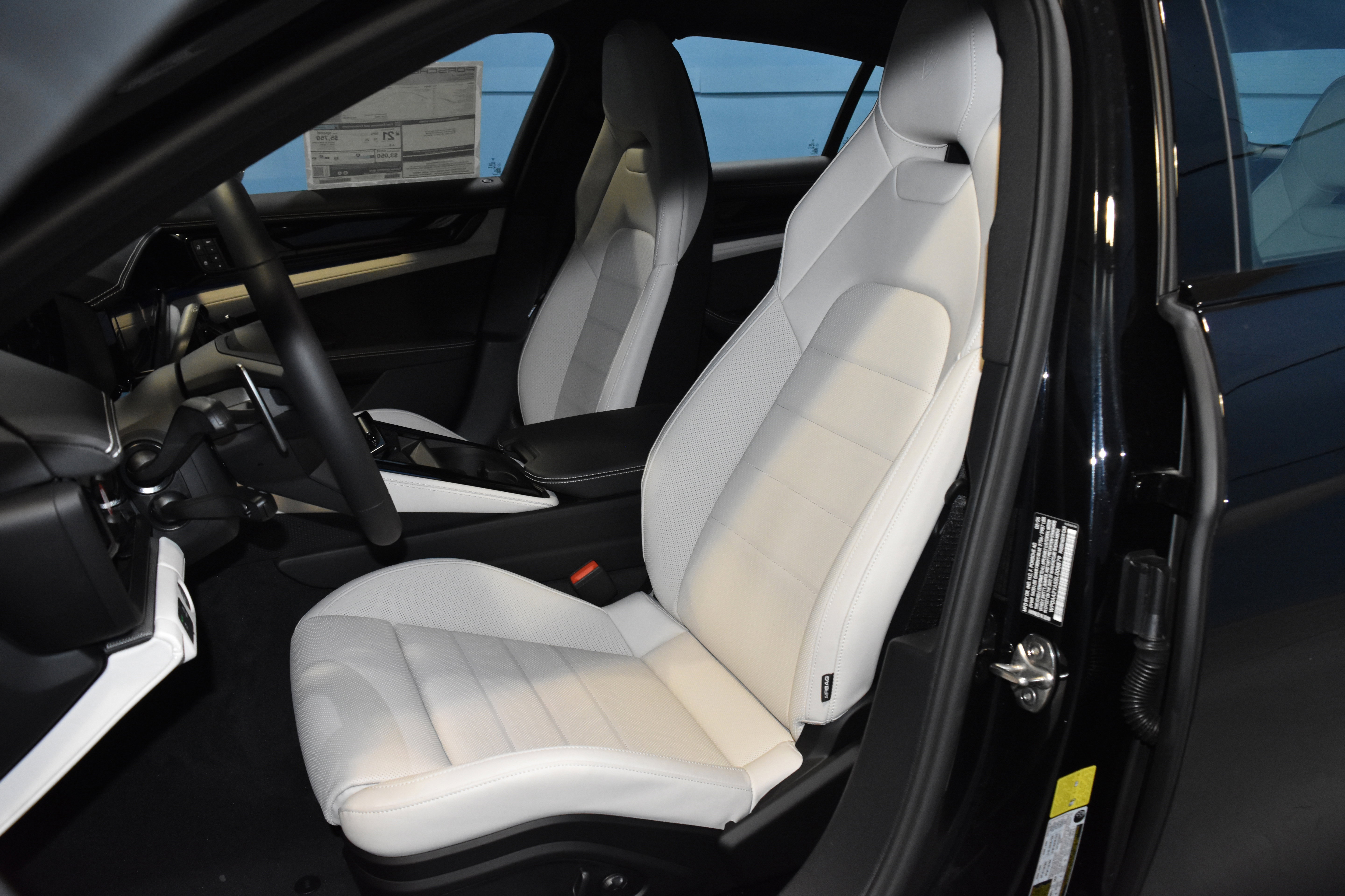 New 2025 Porsche Panamera 4 image 5