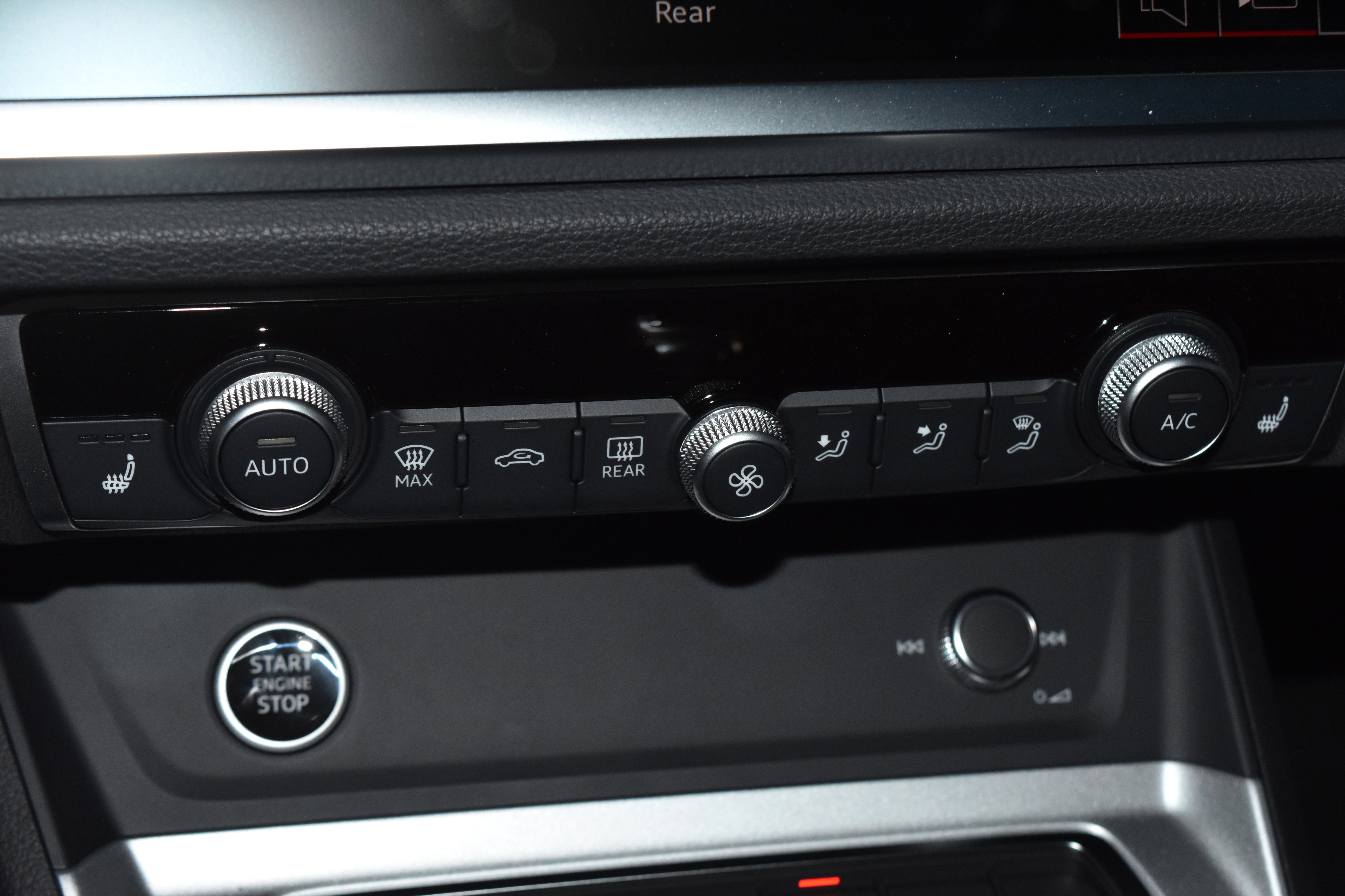 New 2025 Audi Q3 2.0T Premium image 11