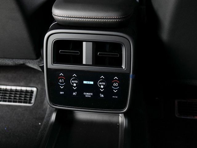 New 2025 Porsche Taycan Turbo image 15