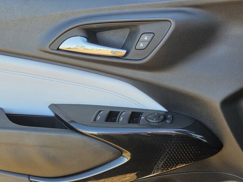 Used 2025 Chevrolet Trax LT image 27