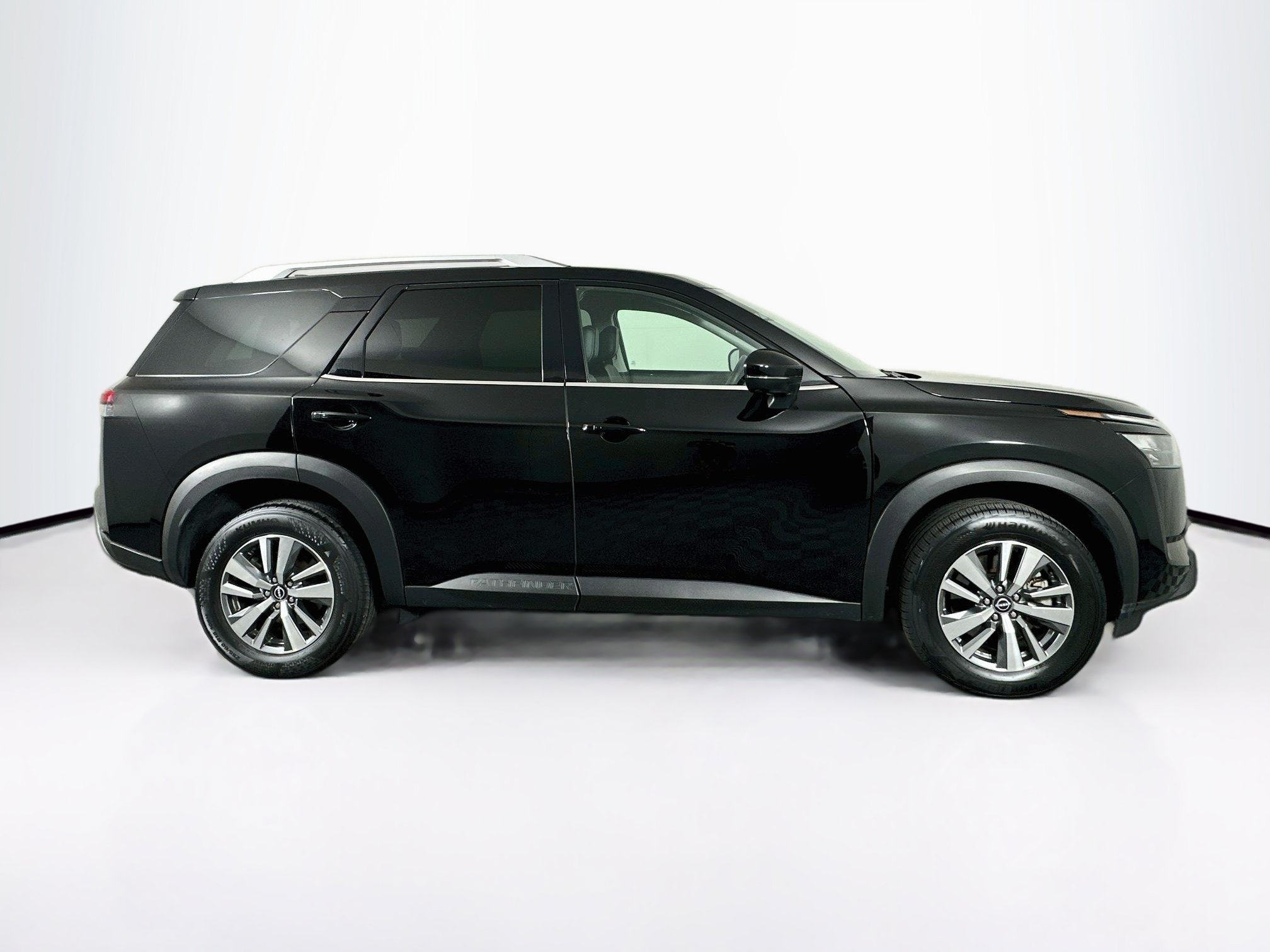 Used 2025 Nissan Pathfinder SL FWD image 10