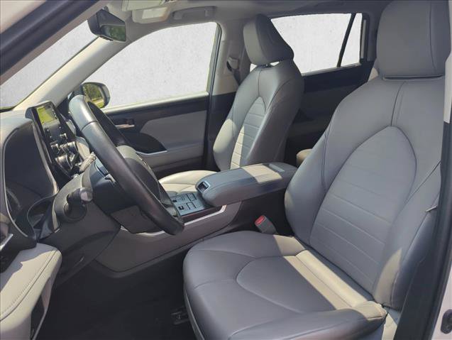 Used 2022 Toyota Highlander XLE AWD/4WD image 20
