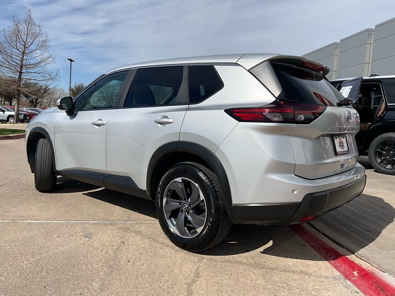 Used 2025 Nissan Rogue SV FWD image 8