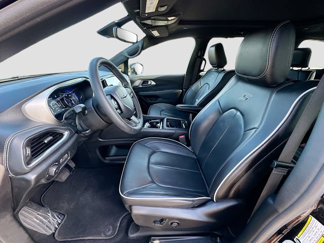 Used 2025 Chrysler Pacifica Limited w/ Uconnect Theater Family Group AWD/4WD image 23