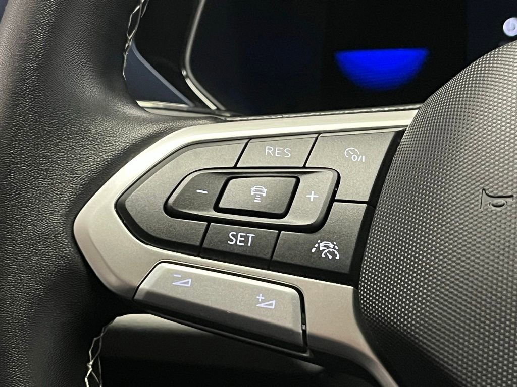 Used 2023 Volkswagen Taos SE w/ Panoramic Sunroof Package image 25
