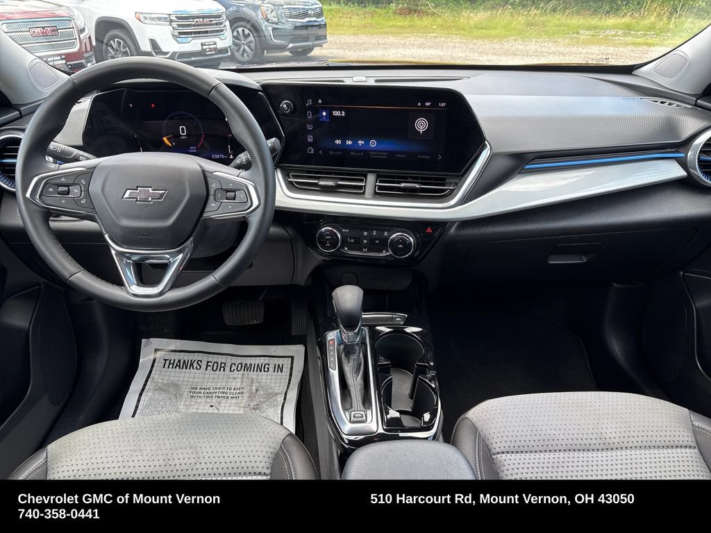 Used 2025 Chevrolet Trax LT w/ LT Convenience Package FWD image 15