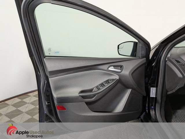 Used 2014 Ford Focus SE w/ SE Winter Package FWD image 11