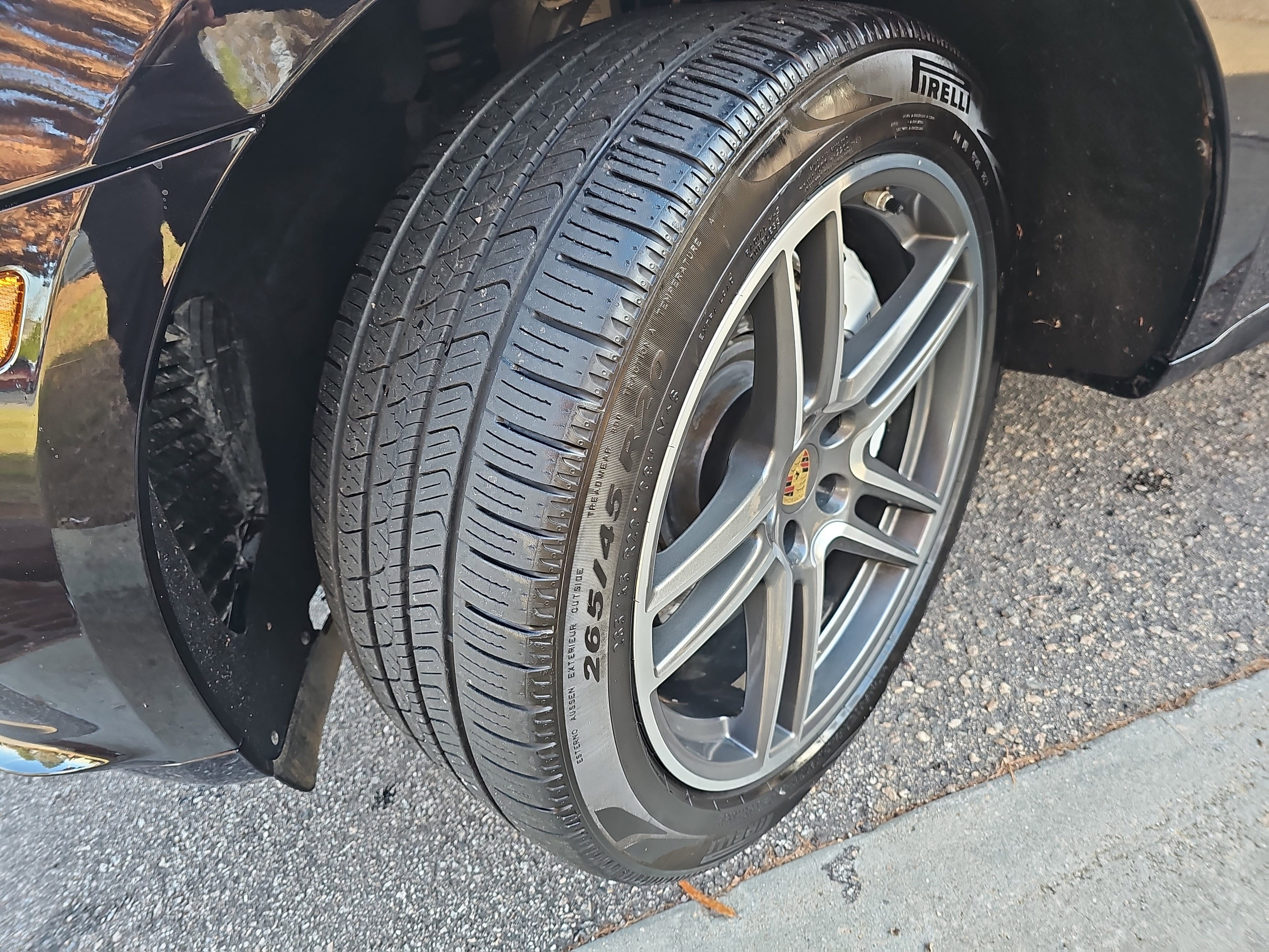 Used 2021 Porsche Macan Turbo image 33