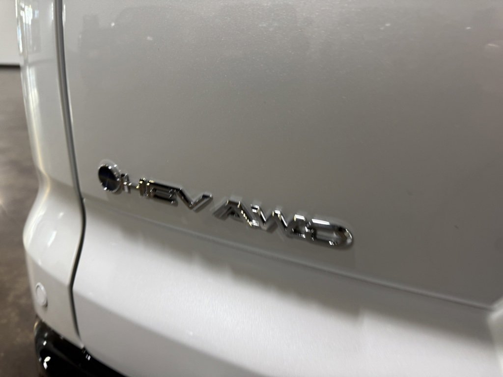 New 2025 Toyota Crown Signia Limited image 8