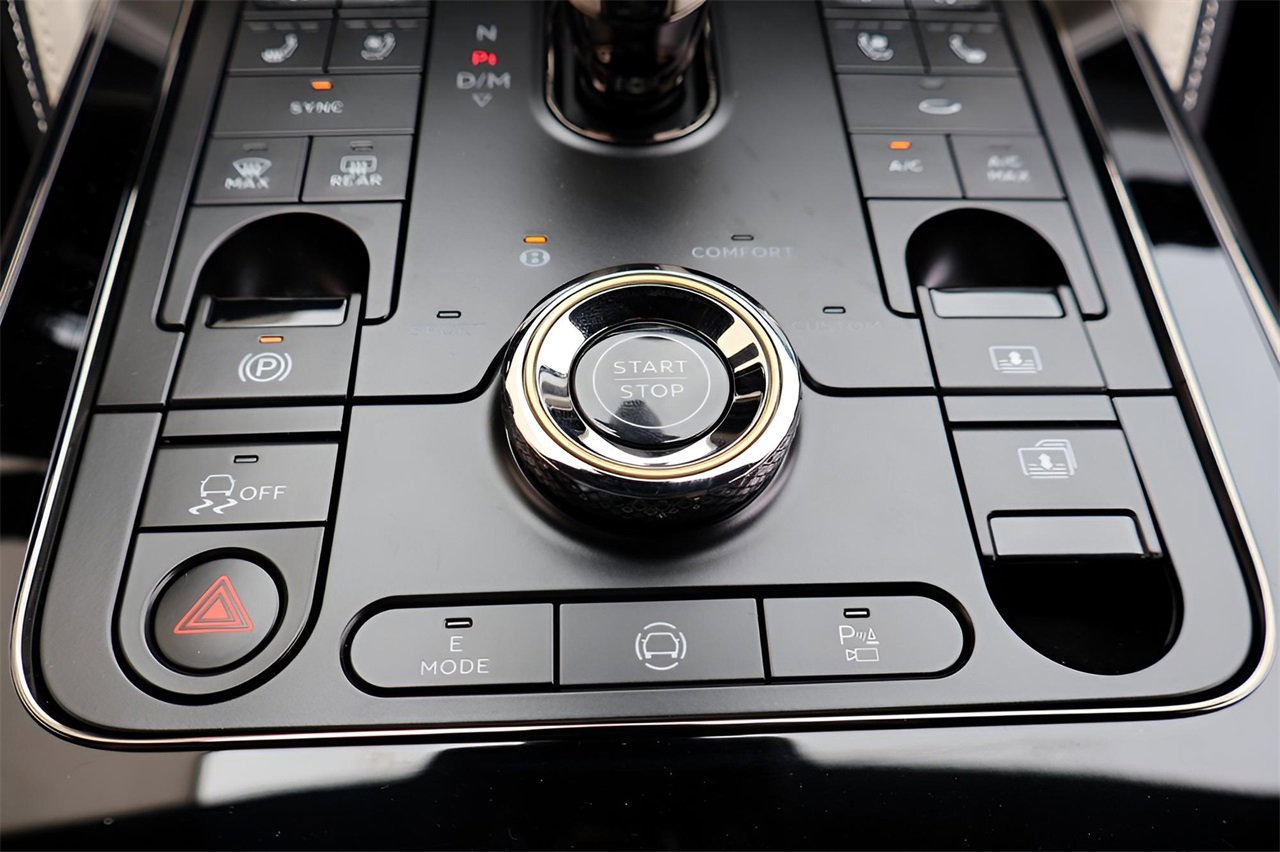 New 2025 Bentley Flying Spur Plug-In Hybrid image 30