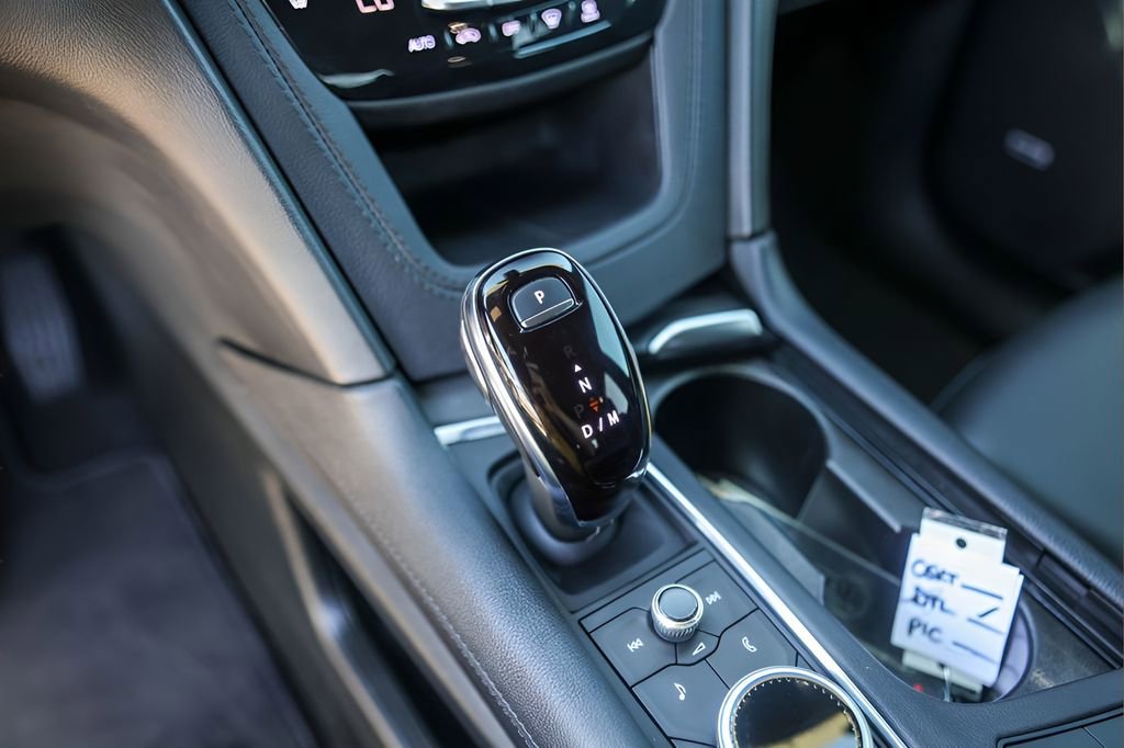 Certified 2025 Cadillac XT6 Luxury FWD image 19