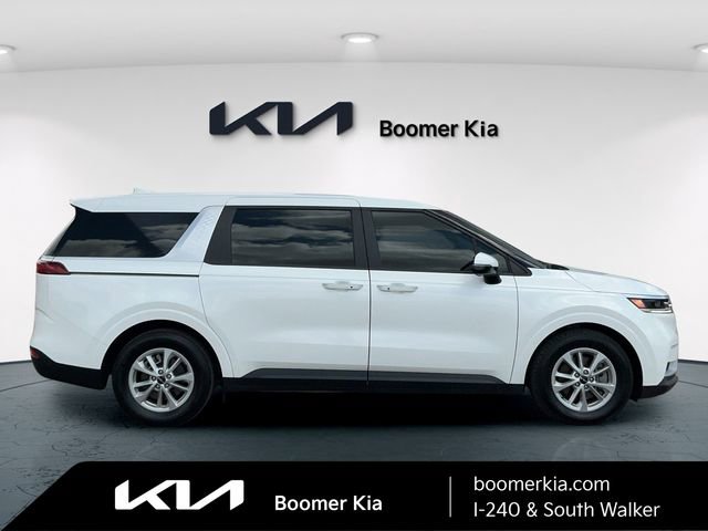 Used 2024 Kia Carnival LX image 4