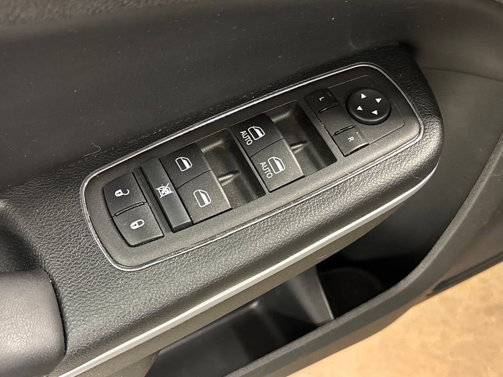 Used 2022 Chrysler 300 Touring w/ Sport Appearance Package image 23