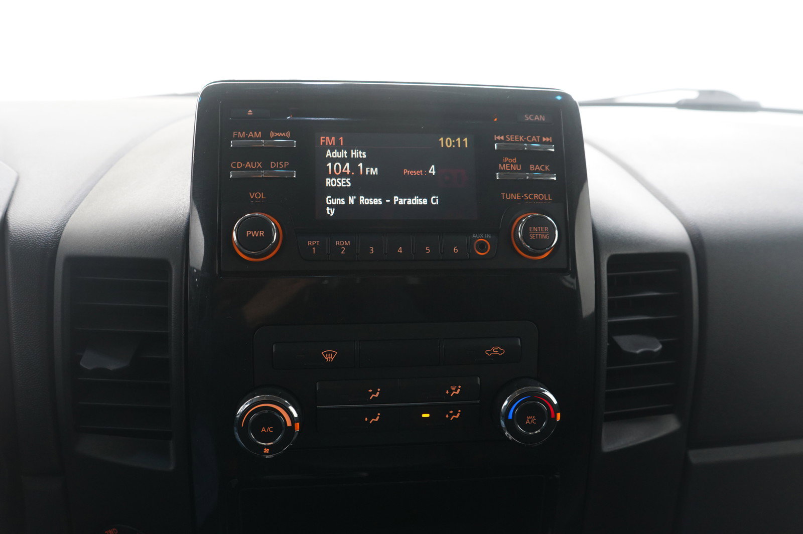 Used 2013 Nissan Titan SV w/ SV Value Truck Pkg image 24
