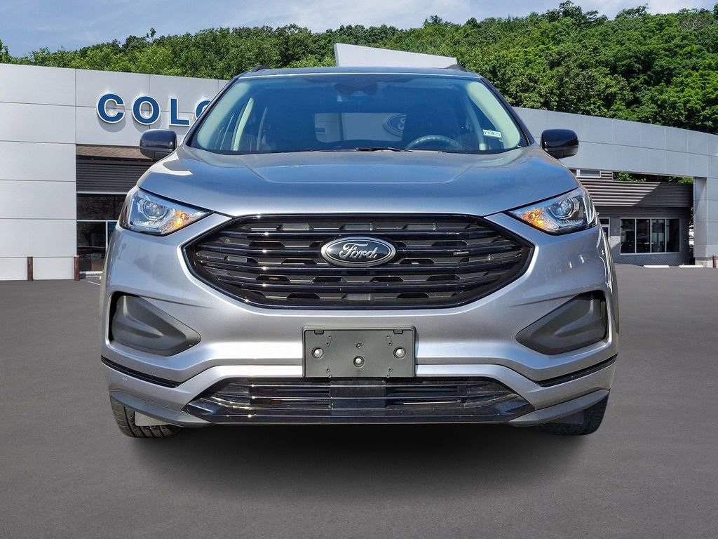 Used 2022 Ford Edge SE w/ Black Appearance Package image 2
