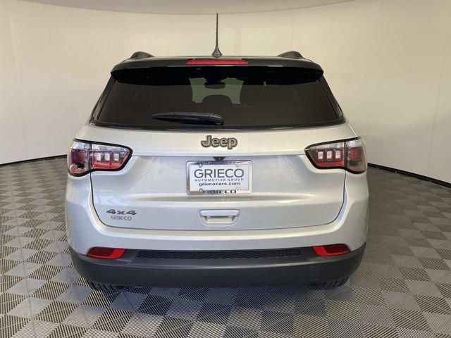 Used 2024 Jeep Compass Latitude w/ Sun and Sound Group AWD/4WD image 7